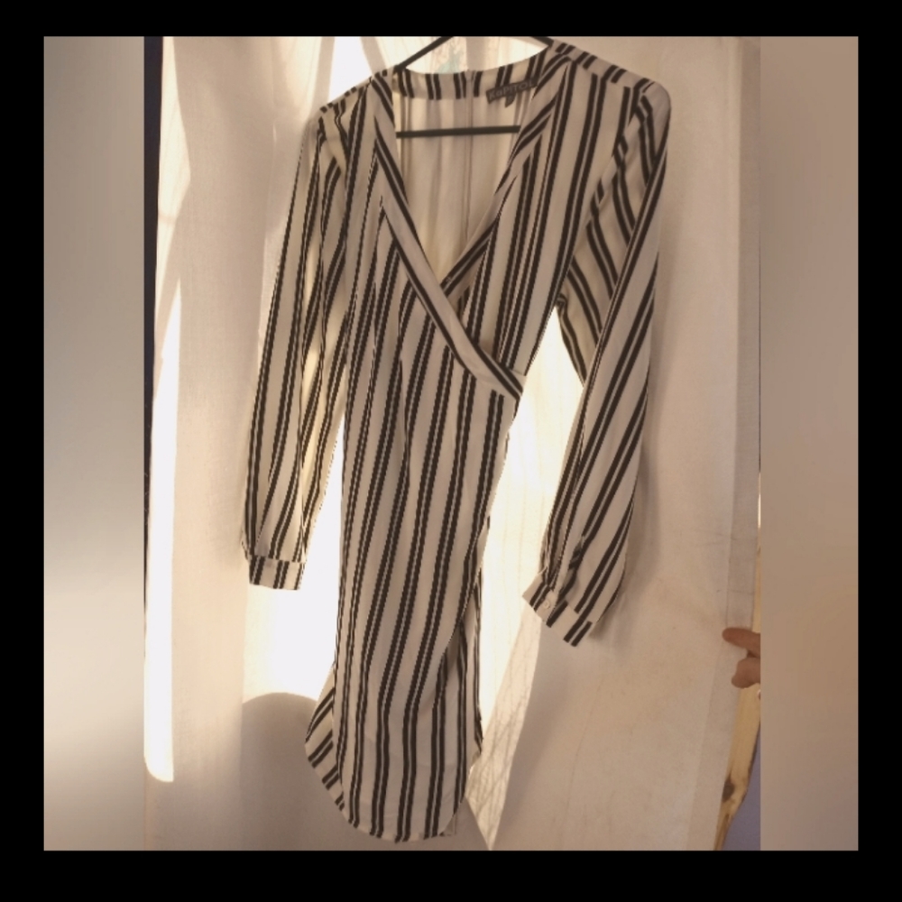 Kapitol vertical striped tie dress